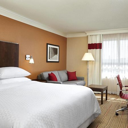 Four Points By Sheraton Kitchener-Уотърлу Екстериор снимка
