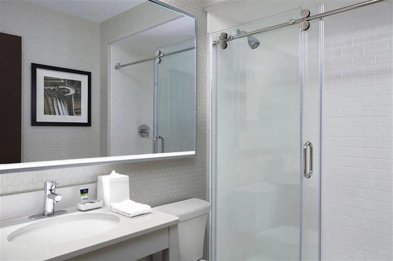 Four Points By Sheraton Kitchener-Уотърлу Екстериор снимка