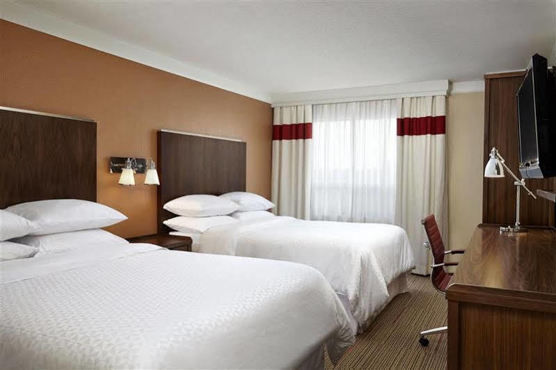 Four Points By Sheraton Kitchener-Уотърлу Екстериор снимка