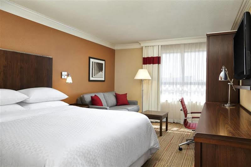 Four Points By Sheraton Kitchener-Уотърлу Екстериор снимка