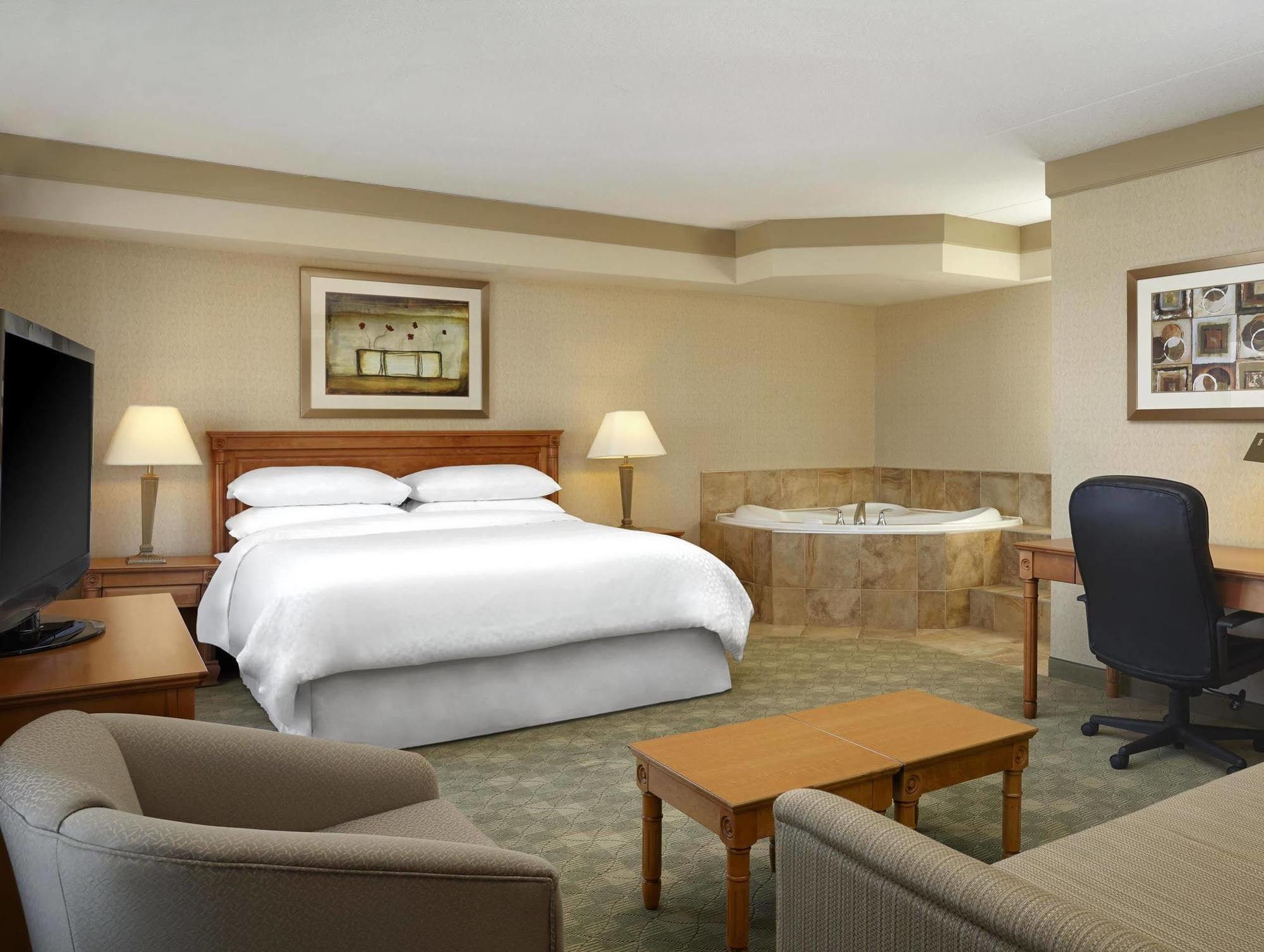 Four Points By Sheraton Kitchener-Уотърлу Екстериор снимка